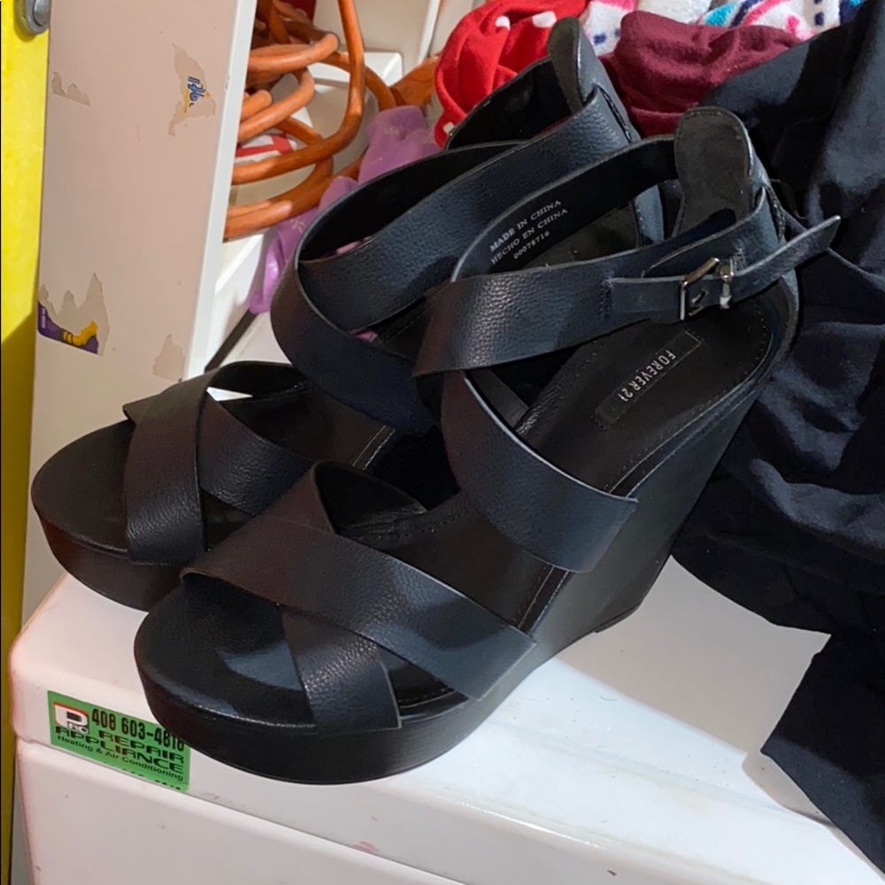 Black wedges